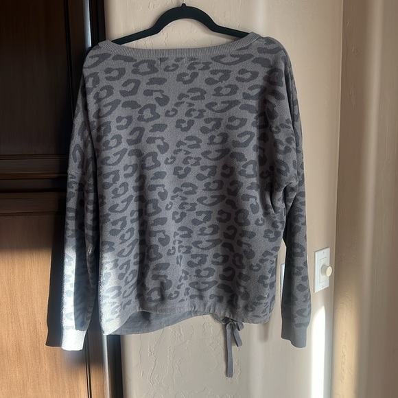 Barefoot Dreams In The Wild Cozychic Leopard Animal Cheetah Pullover Seeatshirt - Picture 3 of 3